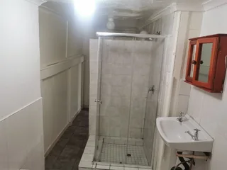 2 Bed Cottage in Linmeyer, Jhb South. 20mins for Jhb CBD, 5mins from The Glen mall. Call 0834546468