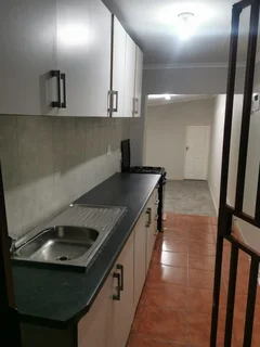 2 Bed Cottage in Linmeyer, Jhb South. 20mins for Jhb CBD, 5mins from The Glen mall. Call 0834546468