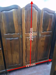 Antique Ball and Claw 3 Door Wardrobe at R6500