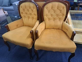 Antique Lounge Suite for R4000
