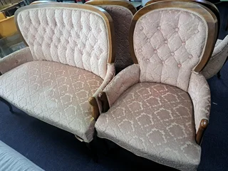 Antique Lounge Suite for R7000 negotiable