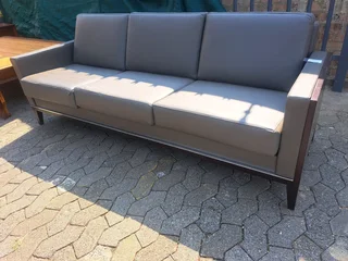 Couch for R7000
