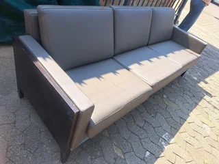 Couch for R7000