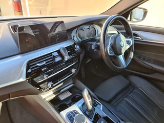 BMW 520d M Sport (G30)  - MyBMW Service plan with BMW until 2027, 4 New Tyres and brakes!