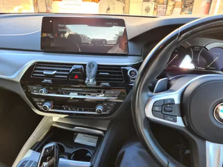 BMW 520d M Sport (G30)  - MyBMW Service plan with BMW until 2027, 4 New Tyres and brakes!