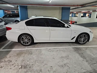 BMW 520d M Sport (G30)  - MyBMW Service plan with BMW until 2027, 4 New Tyres and brakes!