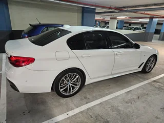 BMW 520d M Sport (G30)  - MyBMW Service plan with BMW until 2027, 4 New Tyres and brakes!