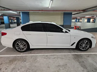 BMW 520d M (G30) - with My BMW Service plan with BMW until March 2027, 4 new Tyres, Brakes serviced!