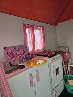 Kids play house