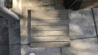 80 Wooden Tiles 50x50 cm in good condition