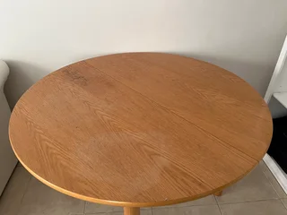 Wood round extendable table