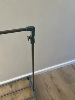 Extendable hanging rail on wheels