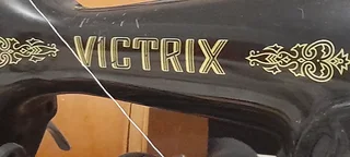 Vintage Electrical Singer (128K) Victrix Sewing Machine