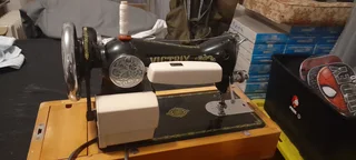Vintage Electrical Singer (128K) Victrix Sewing Machine