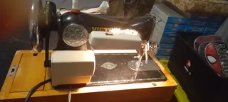 Vintage Electrical Singer (128K) Victrix Sewing Machine