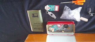 Vintage Electrical Singer (128K) Victrix Sewing Machine