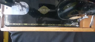 Vintage Electrical Singer (128K) Victrix Sewing Machine