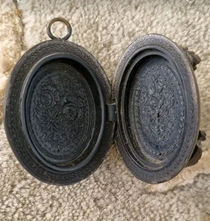 Vintage mourning locket pendant