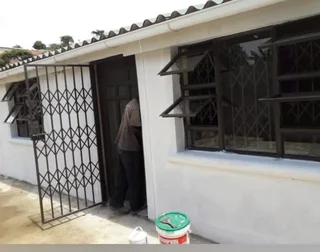 2 bedroom house to rent in Umlazi D section opposite Metro police station