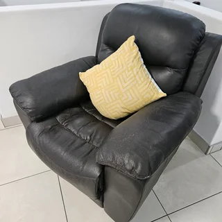 3 PCE Leather Lounge Suite - 5 Action