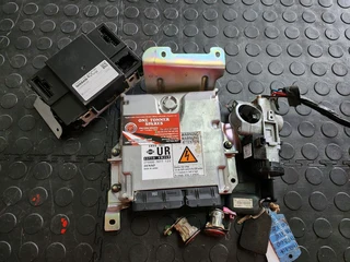 Nissan Np300 2.5 (Yd25) Ecu  Lockset