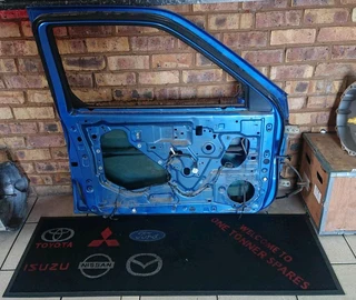 Nissan Np300 left-side Door Shell