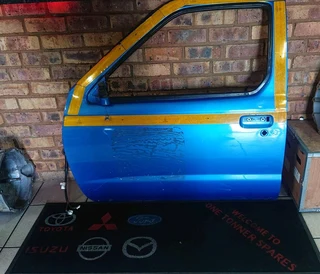 Nissan Np300 left-side Door Shell