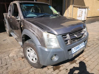 Isuzu 2.5td (4jk1) E-cab stripping for spares