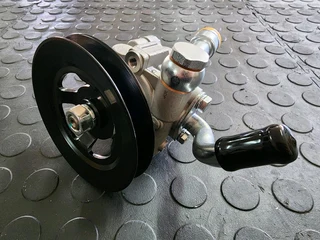 Nissan Np300 2.5td (Yd25) power steering pump