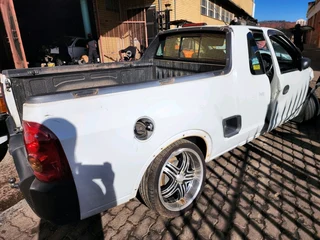 Corsa Utility 1.7D breaking for spares