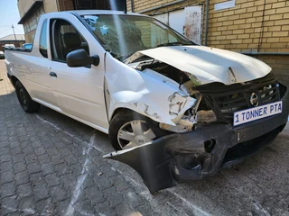 2021 Np200 1.6 8v breaking for spares