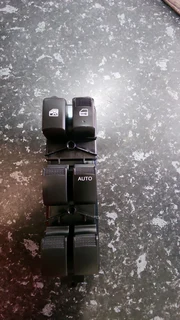 Isuzu D-Max driverside windowswtich