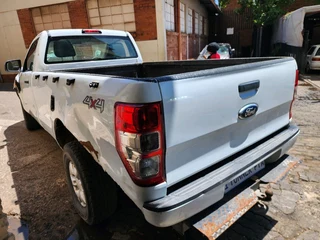 Ford ranger 2.2td 4x4 breaking for spares