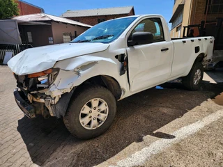 Ford ranger 2.2td 4x4 breaking for spares