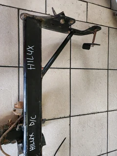 Toyota Hilux double cab 04-16 towbar