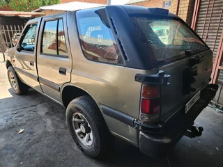 Isuzu frotier 2.8td breaking for spares