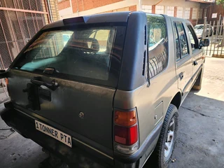 Isuzu frotier 2.8td breaking for spares