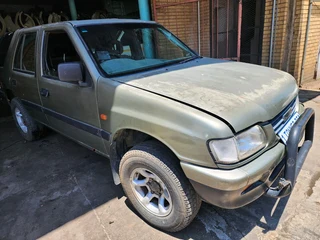 Isuzu frotier 2.8td breaking for spares
