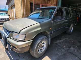 Isuzu frotier 2.8td breaking for spares
