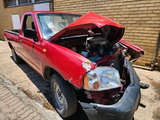 Nissan Np300 2.5td breaking for parts