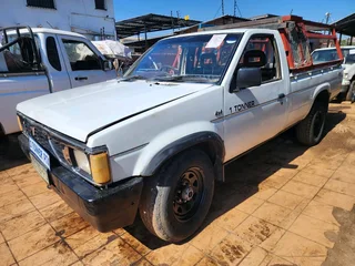 Nissan 1Tonner 2.7D (Td27), 4x4 breaking for spares