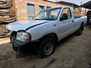 Nissan np300 2 0i (Ka20) breaking for spares