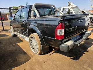 Isuzu 3.5 v6 breaking for spares