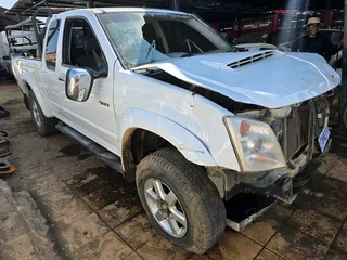 Isuzu 3.0td 4x4 breaking for spares