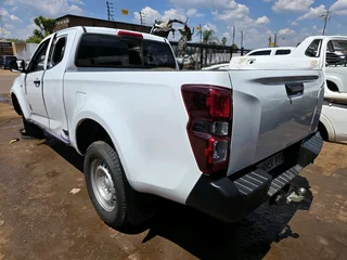 Isuzu 1.9td Gen 7 breaking for spares