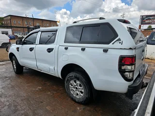 T7 Ford Ranger 2.2td 4x4 breaking for spares