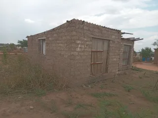 Stand with small house for immediate sale