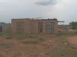 Stand with small house for immediate sale