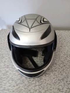 KIDDIES MOTORBIKE SPIDERMAN HELMET NO VISOR STRAP FAULTY