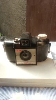VINTAGE KODAK BROWNIE 127 CAMERA WITH DAKON LENS R150